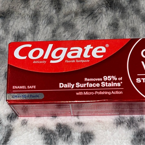 Colgate Optic White Toothpaste - Picture 2 of 8